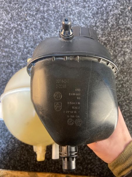 бачок розширювальний BMW G01 X3 2018-2024 17135A6A030 17135A6A030 фото