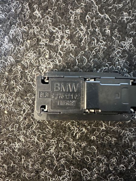кнопка закрытия багажника BMW 530i G30; 2018-2024 61315A64C25 фото