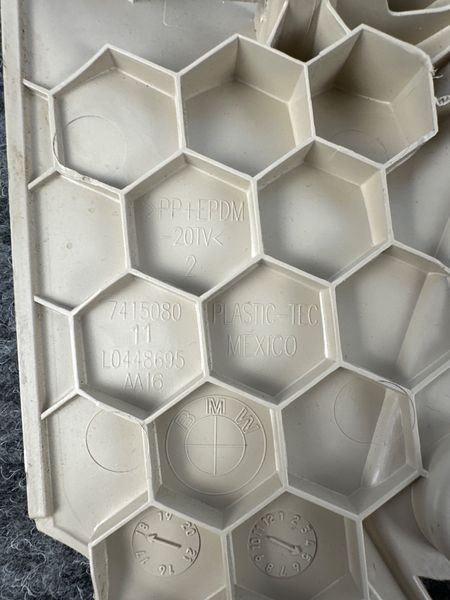 Накладка на пасажирське сидіння 52107469662 X3 G01 CANBERRABEIGE 52107469662   фото