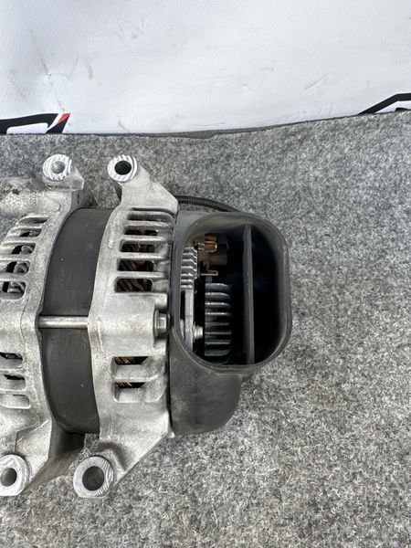 Генератор BMW X5 F15 2012&ndash;2018 12317606628 12317606628 фото