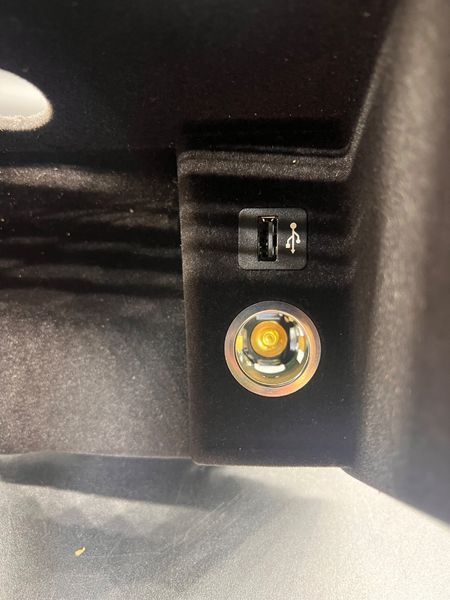 бардачок підлокітника BMW 530 Xi G30(2017-2024) 51169330670 51169330670 фото
