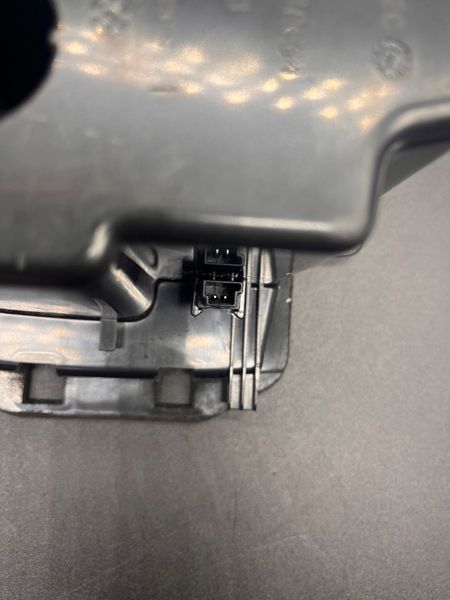 бардачок підлокітника BMW 530 Xi G30(2017-2024) 51169330670 51169330670 фото