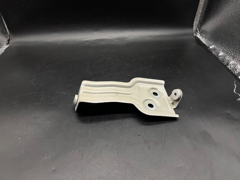 Кронштейн крила правого BMW G01 X3 2018-2024 41357475802 41357475802 фото