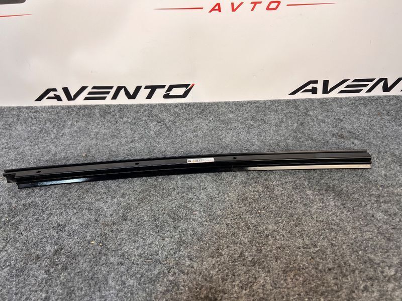 Накладка направляюча вікна задня права 51357410048 BMW G01 X3 2018-2024 51357410048 фото