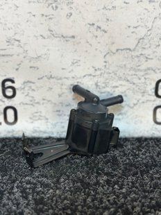Насос охолоджуючої рідини 11515A36581 BMW X5 Xdrive F15 2012-2018 11515A36581 фото