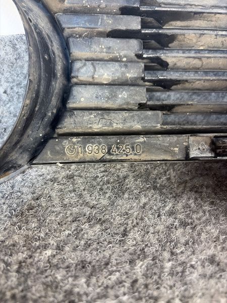 Решітка радіатора,фари bmw 7 E32 1986-1993 51131938425 51131938425 фото