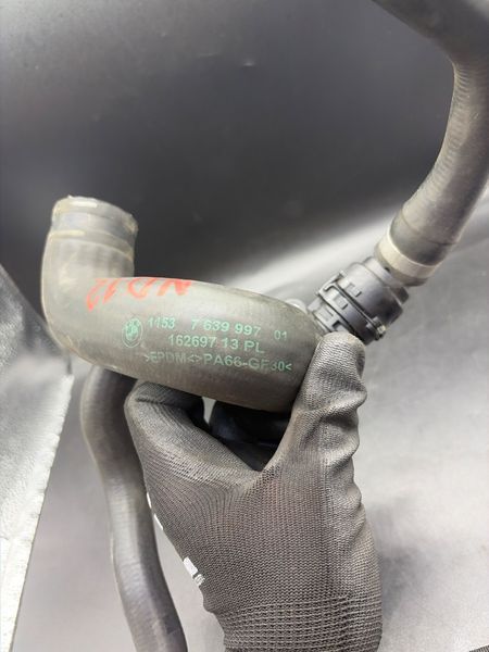 Патрубок водяного насоса приймальний BMW F30 11537639997 11537639997 фото