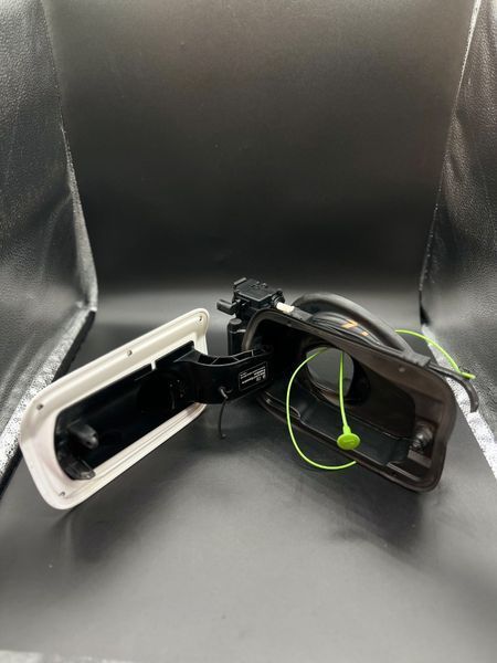 Кришка бензобака з лючком BMW BMW 328i F30 2012-2018 колір А300 51177238100 51177238100 фото