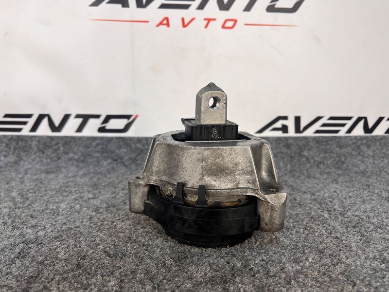 Подушка кріплення двигуна права X3 G01 22116877660 22116877660 фото
