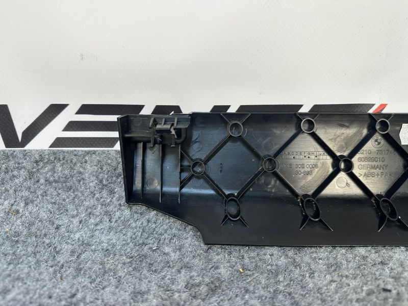 Накладка сидіння Права 52107318992 BMW 530i G30 2017-2024 52107318992 фото