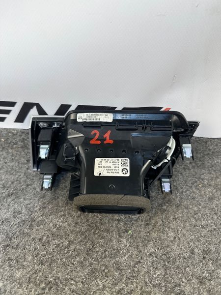 Решітка повітропровода ліва BMW X1 F48 64229292739 64229292739 фото