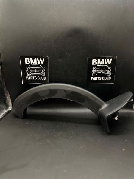 накладка левой петли BMW 530i G30; 2018-2024 51497383562 фото