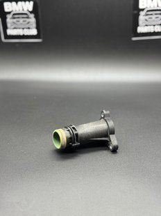 З'єднувальний патрубок, штуцер блоку системи охолодження G01 X3 2018-2024 11118511205 11118511205 фото