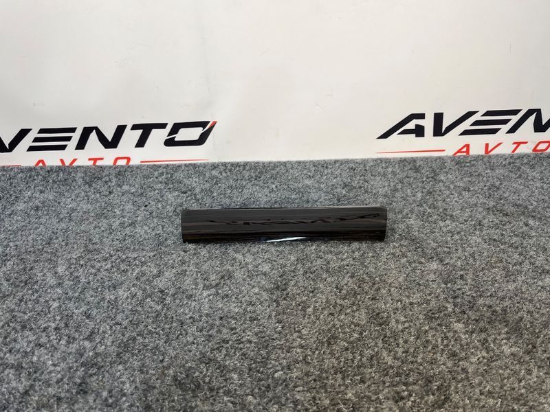 Декор центральної панелі(верхня планка) 51169330688 BMW 530i G30 2017-2024 51169330688 фото