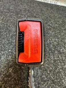 Важіль фіксації ременя безпеки, правий BMW 328i F30 2011-2018 72117259388 72117259388 фото