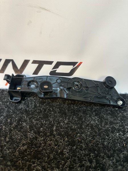 Кронштейн ручки відкриття капоту BMW 330i G20 2016-2024 51237446416 51237446416 фото