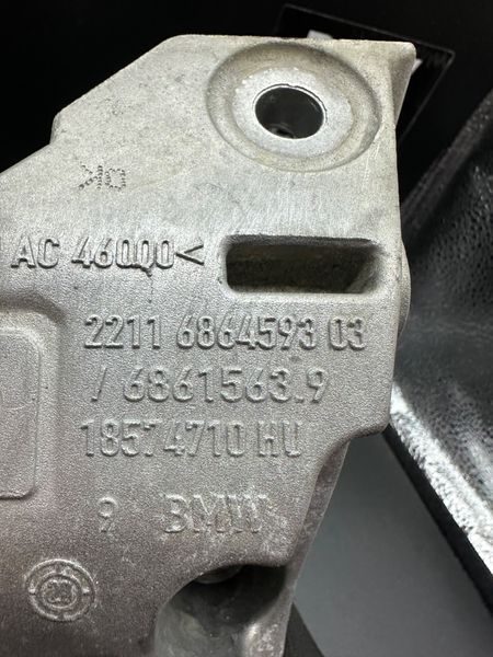 Кронштейн двигуна лівий BMW G30 530i 2017-2024 22116861563 22116861563 фото