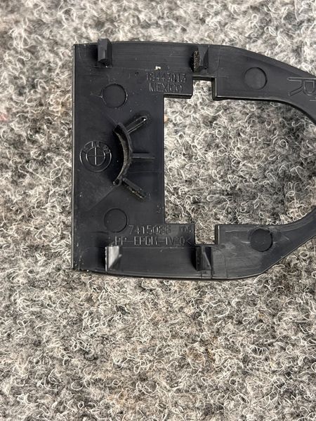 Накладка карабіна ременя безпеки права BMW G20 X-drive 52107479528 52107479528 фото