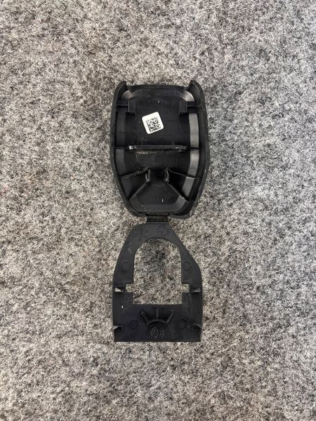 Накладка карабіна ременя безпеки права BMW G20 X-drive 52107479528 52107479528 фото