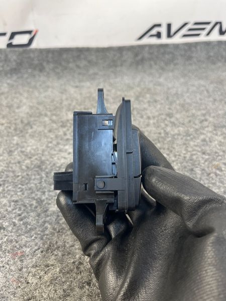 Кнопка включення паркінгу 61319877887 BMW F48 X1 2015-2022 61319877887 фото