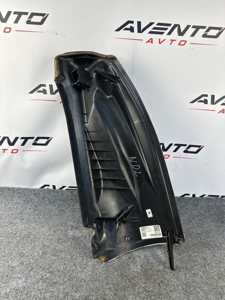 Накладка задней стойки нижняя правая (кожа, черная) 52207456250 BMW 530i G30 2017-2024 52207456250 фото