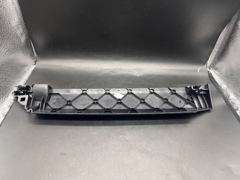 Накладка сидіння передня ліва 52107318993 BMW 530 Xi G30 2017-2024 52107318993 фото