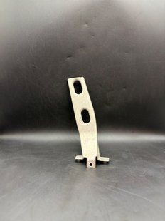 Кронштейн бачка омивача BMW X1 F48 2015-2022 51647318491 51647318491 фото