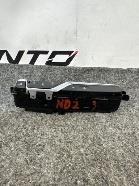 Блок кнопок центральної консолі BMW X3 G01 2018-2024 61316993909 61316993909 фото